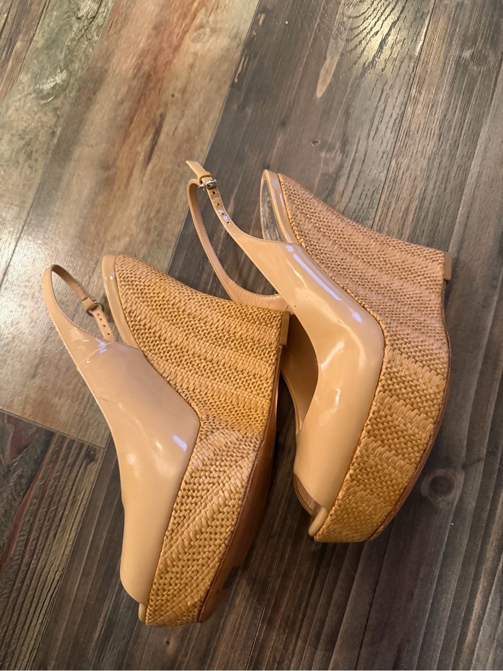 Gucci Nude Patent Leather and Woven Raffia Wedges